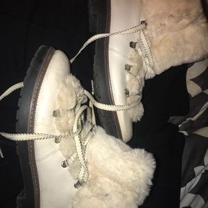 1 pair white used winter boots, 11